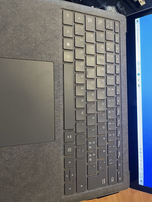 Laptop Microsoft i5 gen 10