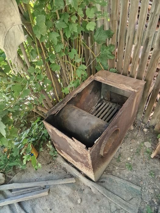 Продаётся печь для бани с баком для горячей воды