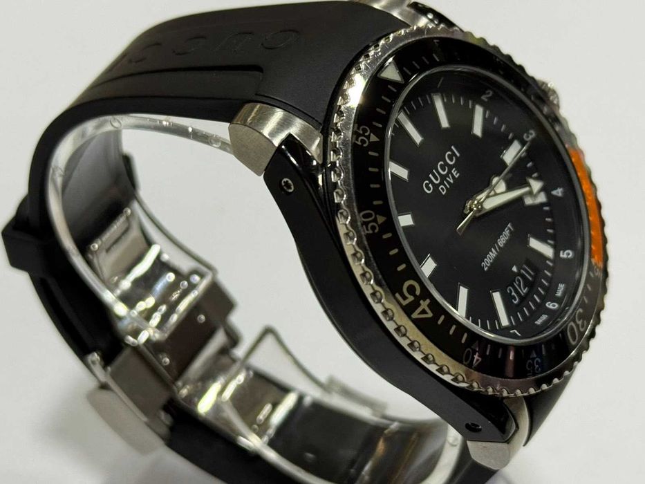 Часовник Gucci Dive 136.2