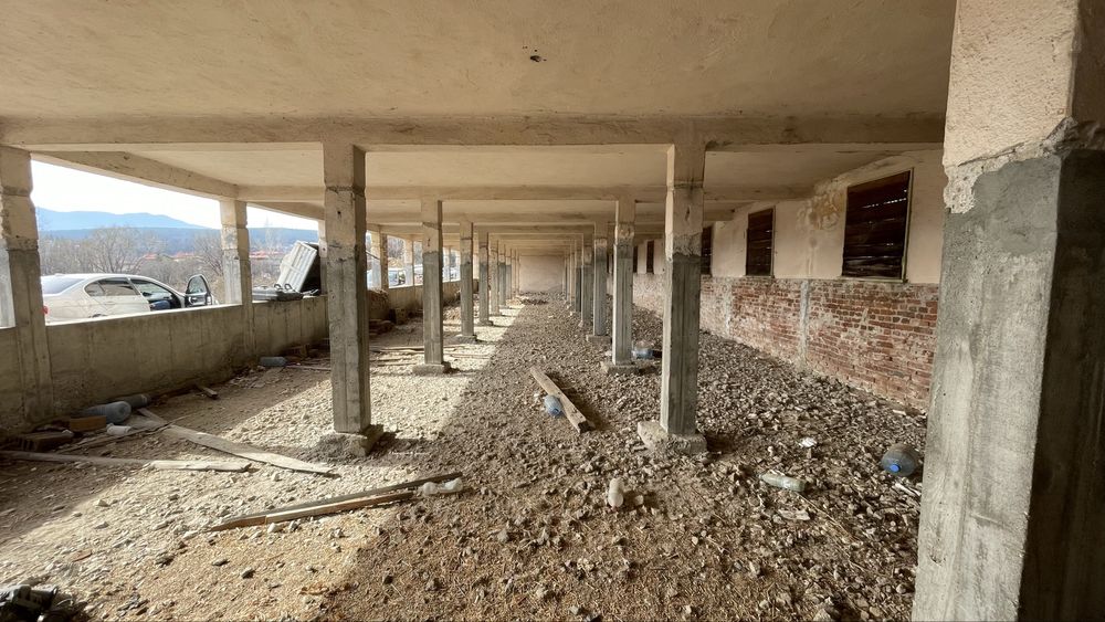 Парцел и сграда в стопански двор на село Радилово