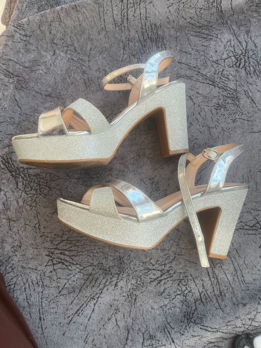 Дамски сандали на ток – сребристи – номер 40