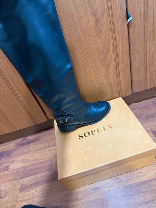 Кожаные сапоги фирмы Софиа. Очень качественные и удобные. 38 размер