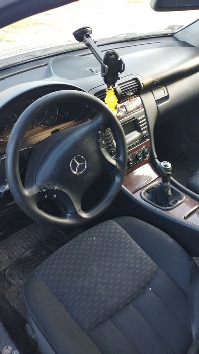 Мерцедес C220 2004 година