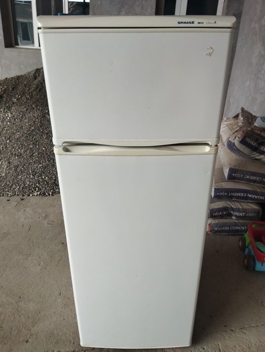 Холодильник сотилади