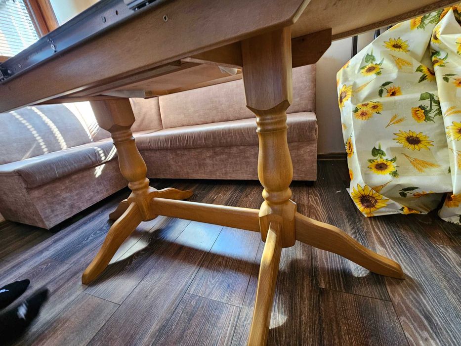 Трапезна маса от дърво