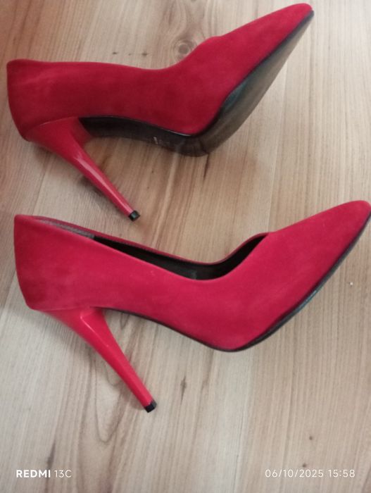 Обувки на висок ток