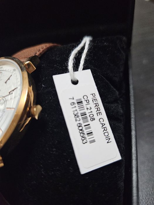 Часовник  Pierre Cardin   оригинален