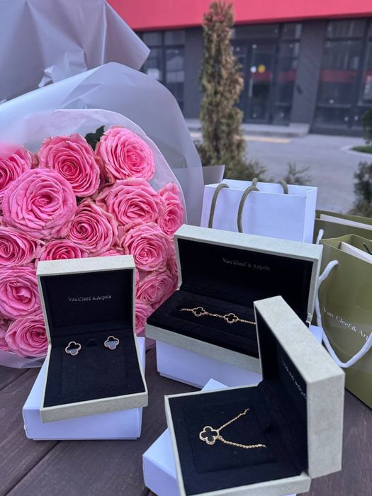 Cercei, coliere și brățări Van Cleef & Arpels