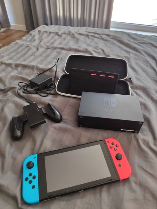 Nintendo switch 1 с калъф и игри