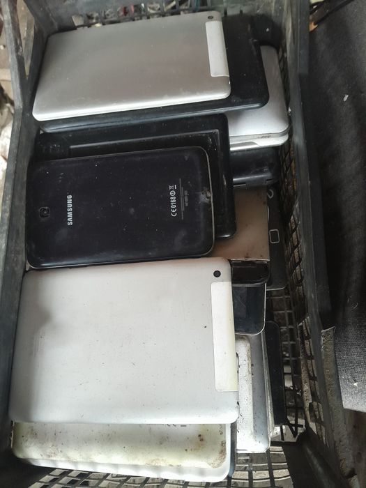 Vând tablete defecte