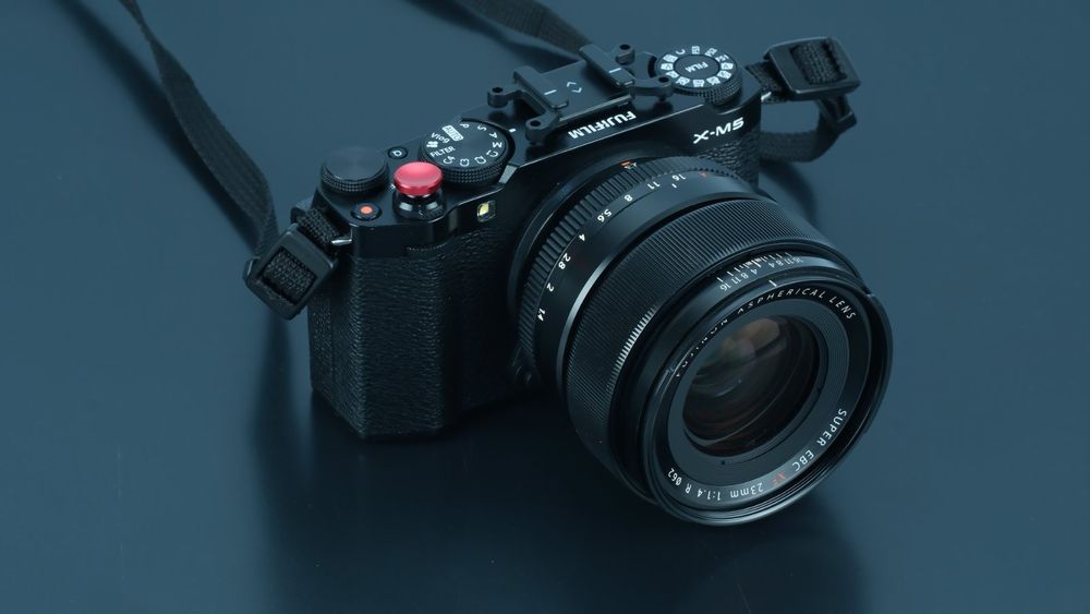 Продавам Fujifulm XM5