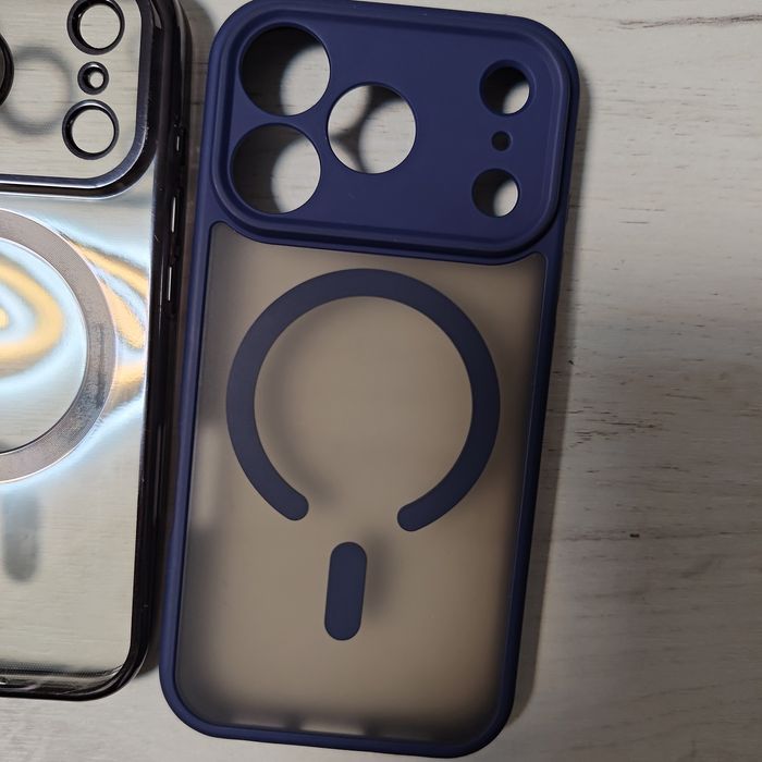 Продавам гръб и протектор за Iphone 17 pro