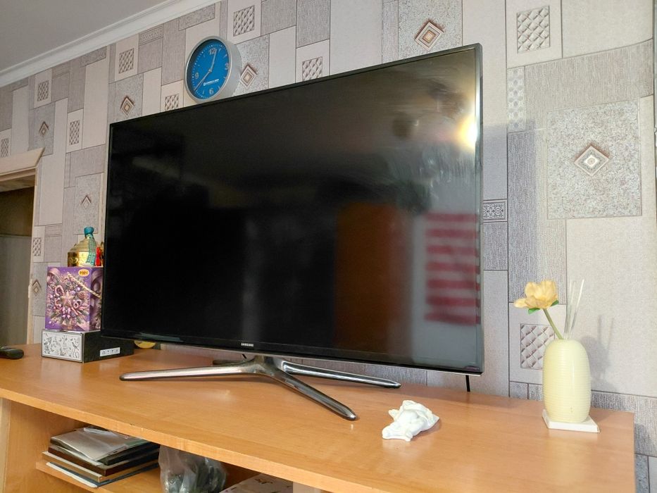 Продам телевизор "Samsung" 2014 года выпуска. В отличном состоянии.
