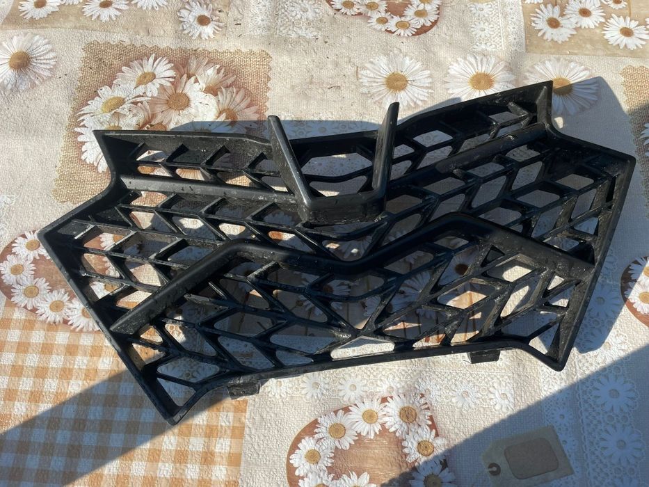 Vând Grilă față cf moto X4,X5 2023,2024+două brațe stabilizatoare