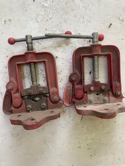 Тиски б/у красные