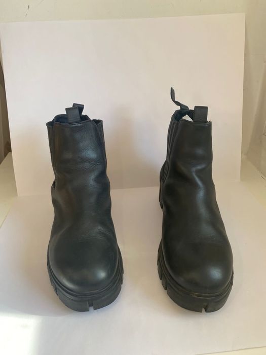 Продаю обувь почти  новые