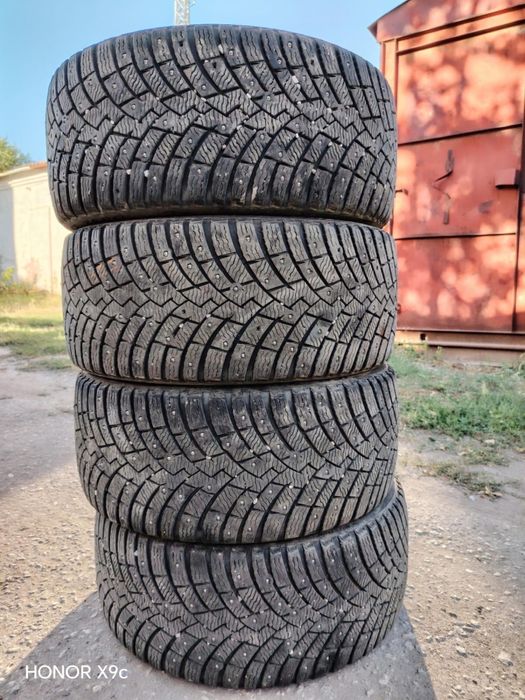 Зимний покрышки 245/40/18
