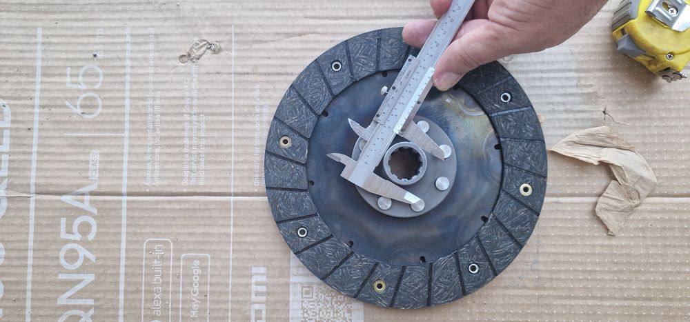 Disc ambreiaj tractor fiat 300 preț 350 lei se poate trimite prin curi