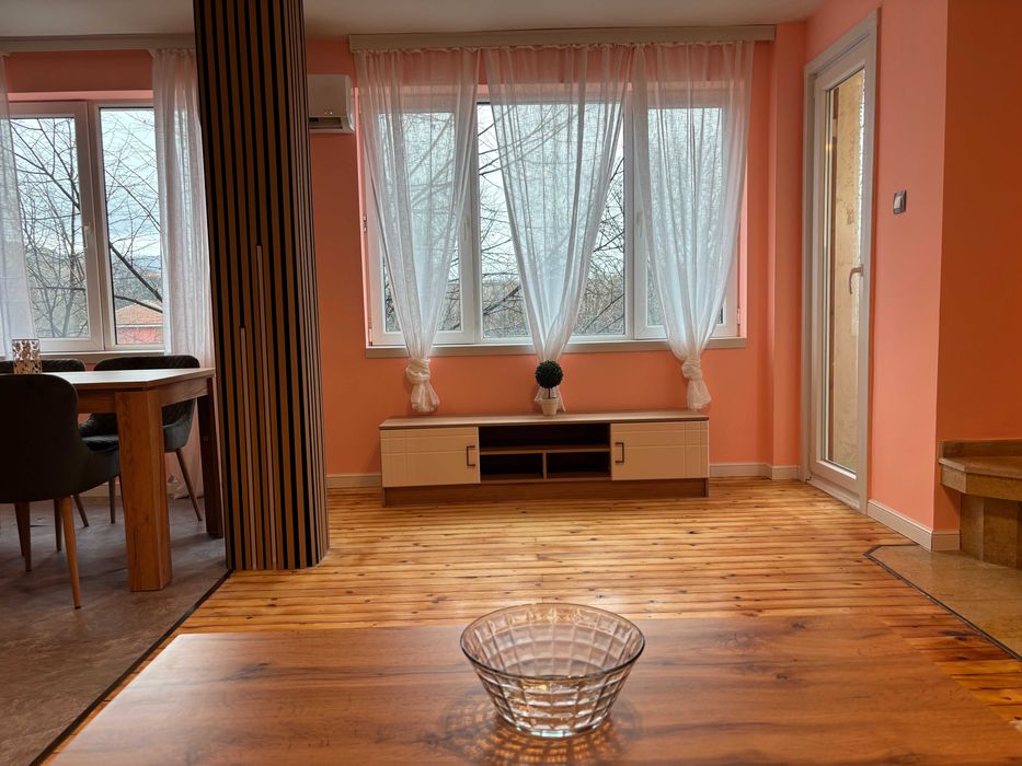 Двустаен апартмент под наем + опция, гараж и парко място!