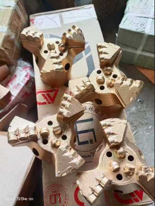 Masina de foraj pe senile, Diesel, 150m prajina, 6 sape incluse