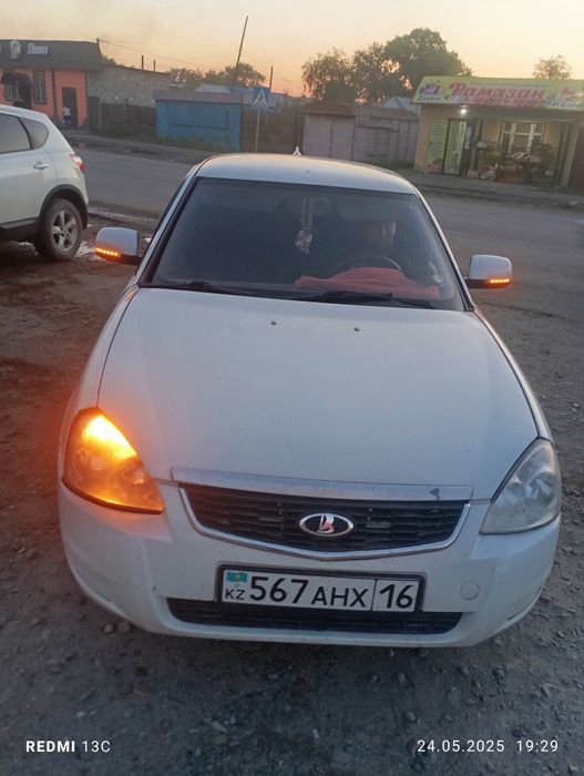 Продам приора  первая