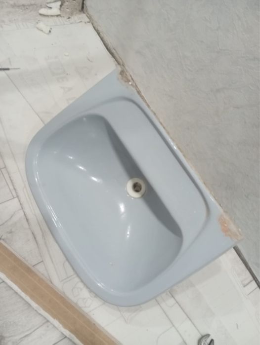 Раковина с кронштейнами