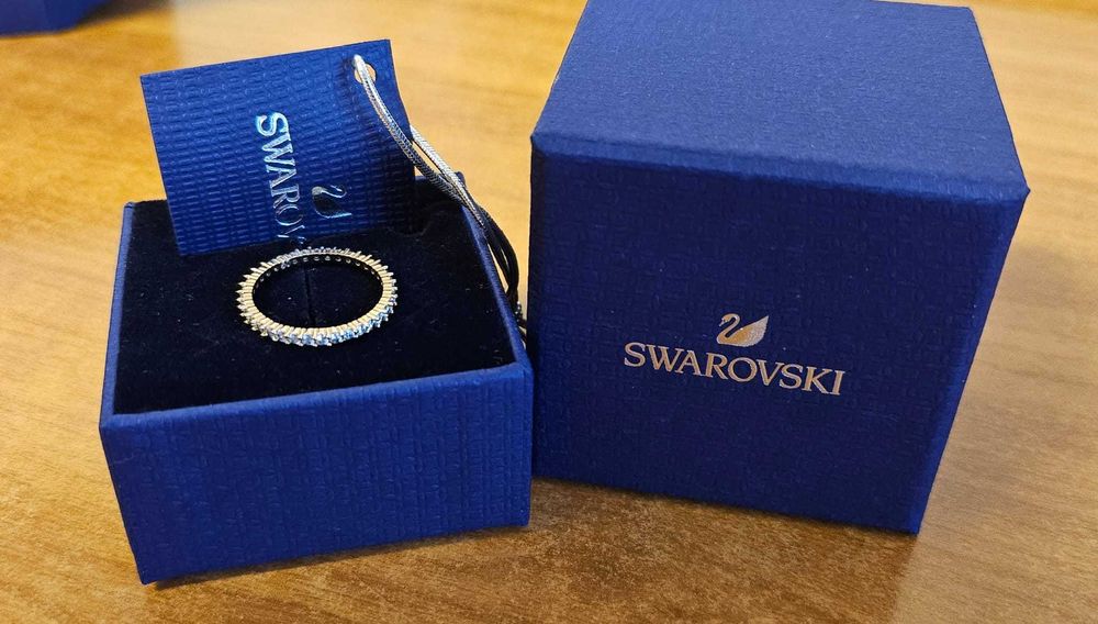 Inel Swarovski nou in cutie