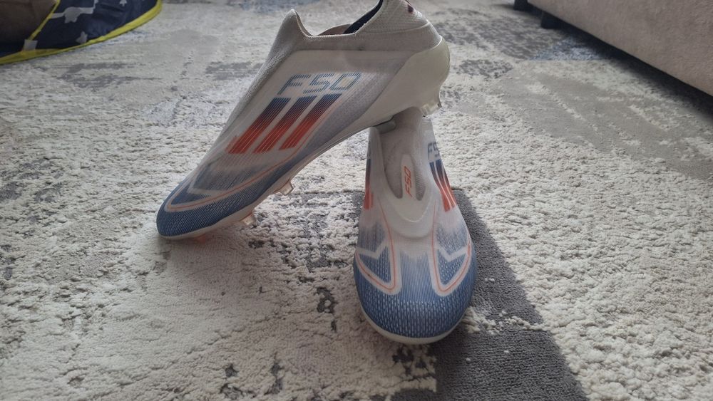 Продаю футбольные бутсы Adidas F50 в идеальном состояние