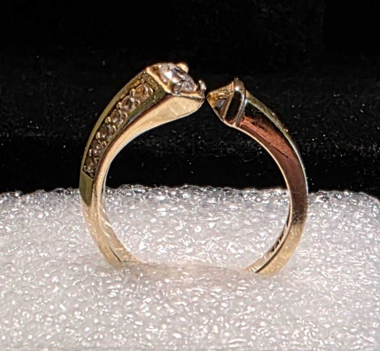 Златен пръстен с камък 14к