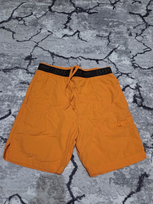 Къси панталони Луда