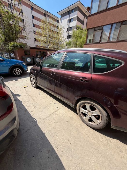 Seat Altea XL , functionala , culoare visiniu speciala