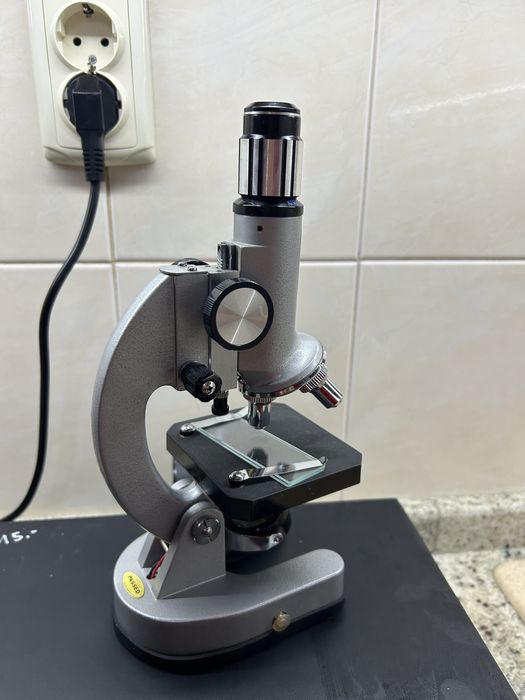 Микроскоп с куфарче