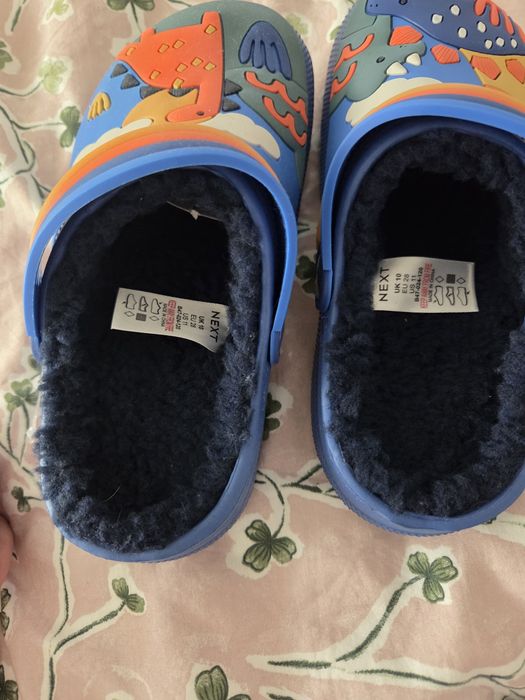 Papuci tip crocs de la Next