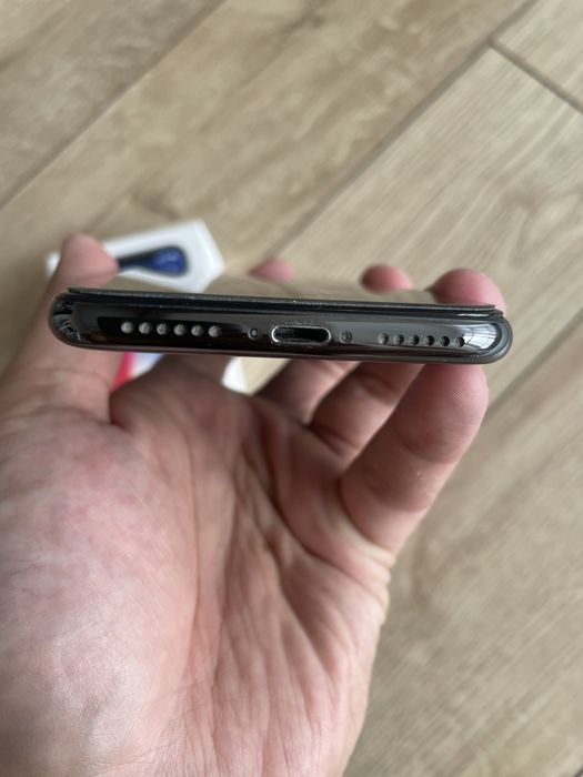 Продам iphone X 256