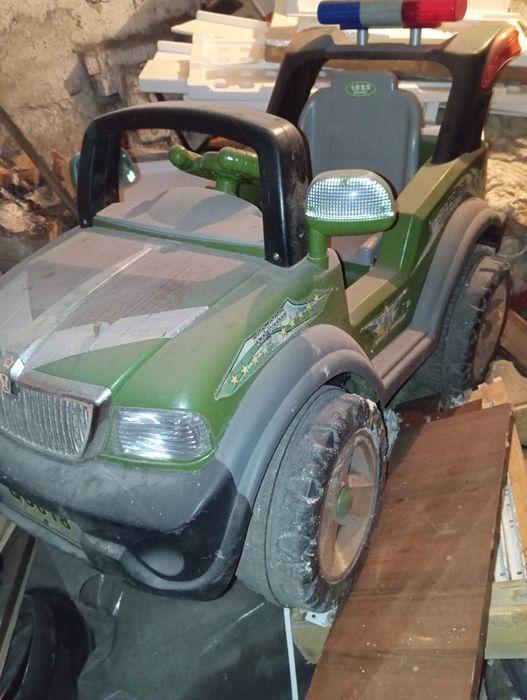 Продам детский электромобиль джип