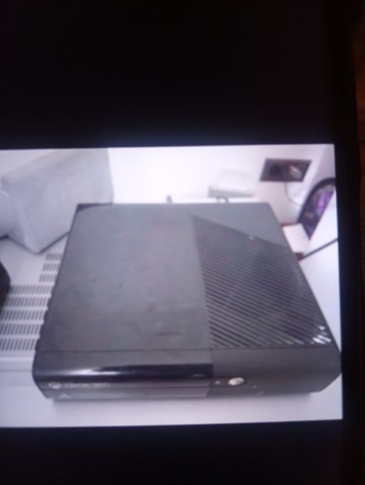 Vând Xbox 360 slim