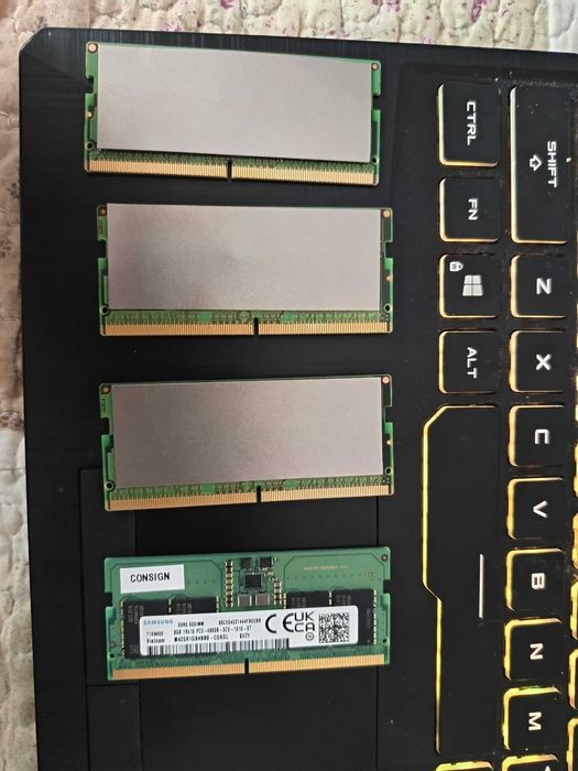 4 x Samsung 8GB DDR5 RAM 4800