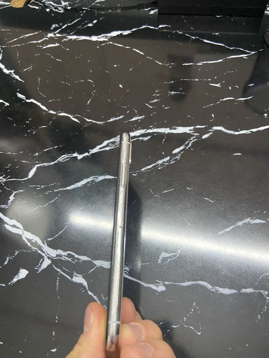 iPhone X 64GB — отличное состояние
