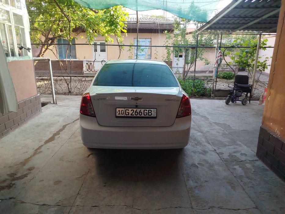 Ласетти сотилади