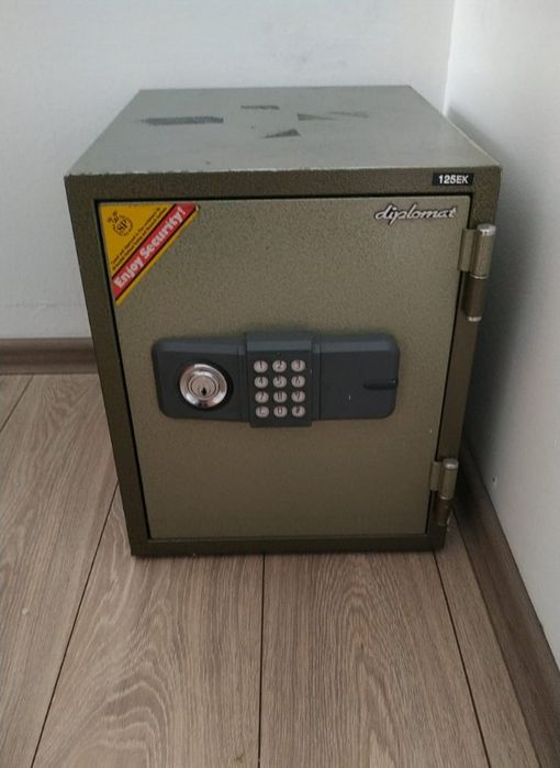 Сейфы Diplomat 530 EK,125 EK