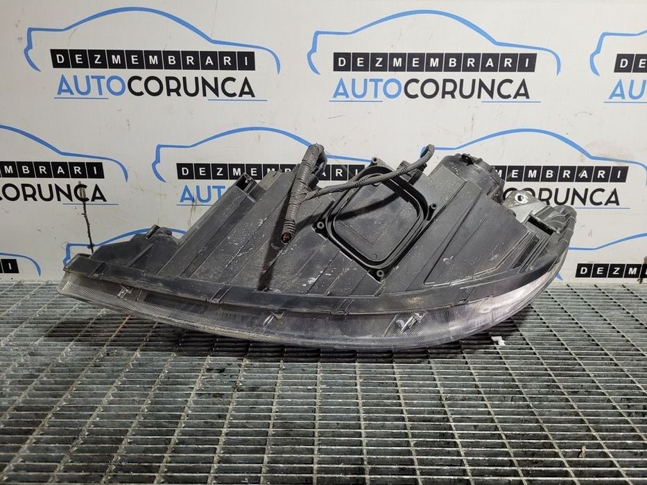 Far Dreapta Kia Sorento II 2009 - 2015 SUV 4 Usi (912) Cu lupă 921022PO