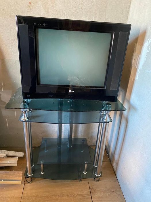 Телевизор с подставкой