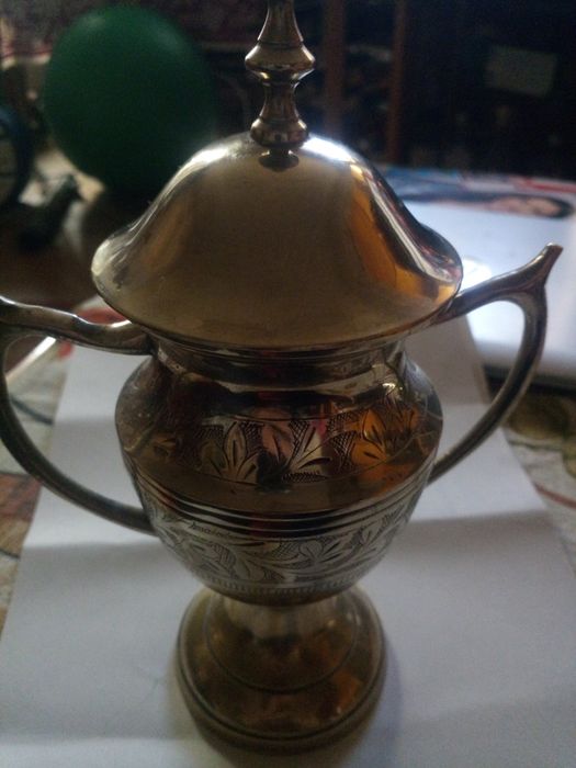 Urna mica din alama