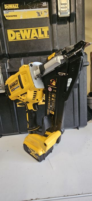 Pistol cuie dewalt dcn 693