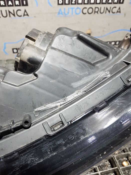 Far Dreapta Mitsubishi Outlander III Facelift 2015 - 2018 SUV 4 Usi (810) Xenon