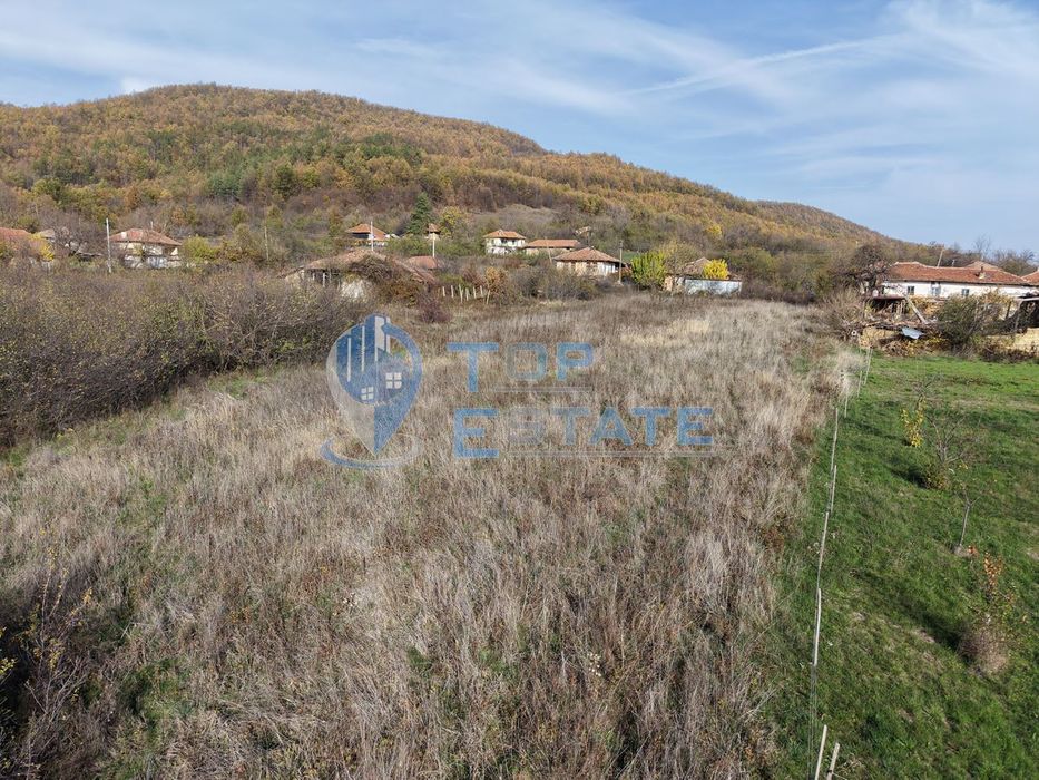 Панорамен парцел в регулация в село Равново, община Златарица