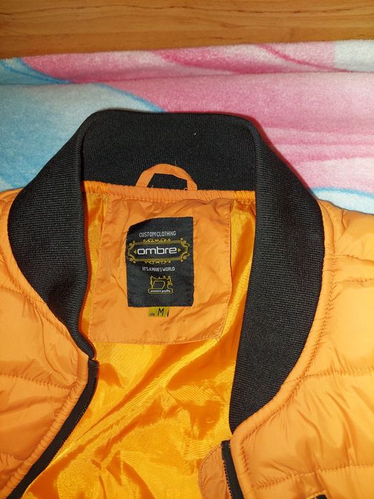 Оранжево яке бомбър