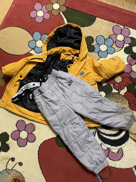 Продам детскую куртку 4.000 тг