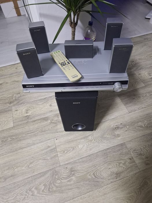 Sistem sony 5 1 model HCD-DZ20