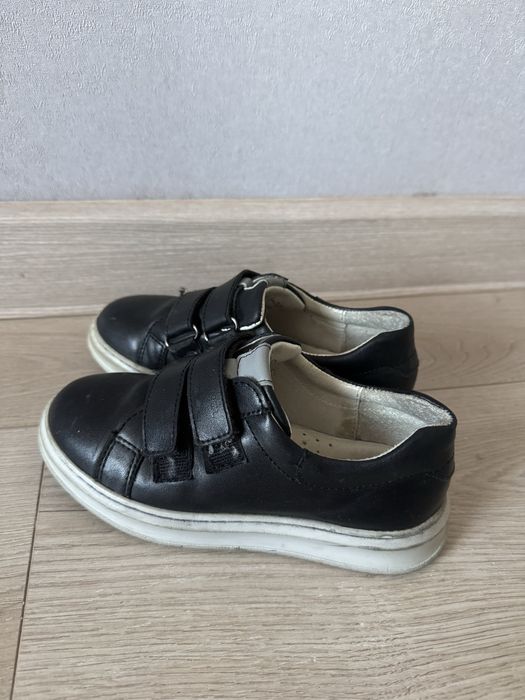 Продам обувь на девочку